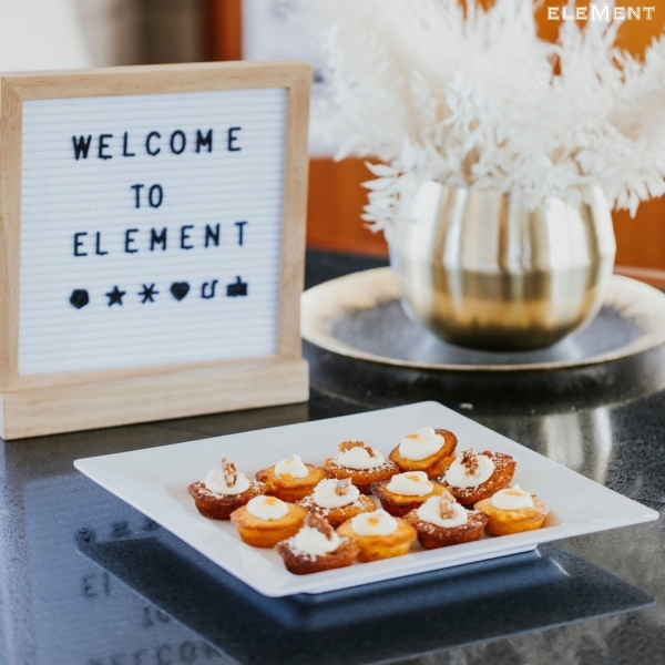 Grab-a-drink-a-canape-and-enjoy-all-of-the-luxury-that-this-gorgeous-yacht-has-to-offer.-Book-now