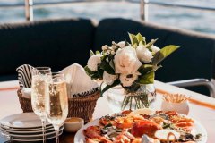 Seafood-and-bubbles-name-a-better-combo-Score-both-from-the-crew-at-@nicholas.catering-to-elevate-